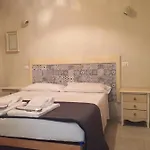 Donna Nina Monopoli
